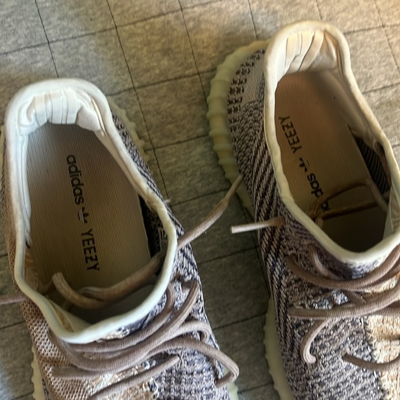 Yeezy Boost 350 V2 “Ash Pearl” - Picture 4 of 7